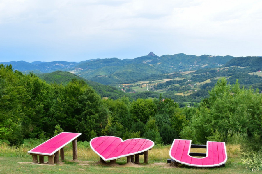 IDEALNO MESTO ZA BUDUĆE MLADOŽENJE Na ovoj planini u Srbiji napravljena jedinstvena ljubavna platforma