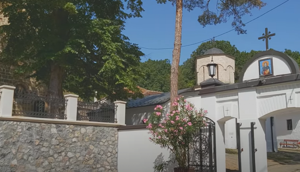 OSTVARUJE SVE DOBRONAMERNE ŽELJE Svi koji posete manastir Svetog Romana imaju priliku da se poklone moštima ovog sveca i da mu se obrate za nebesku pomoć (VIDEO)