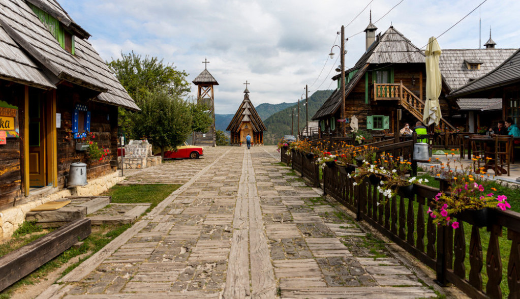 FILMSKI I MUZIČKI FESTIVAL KUSTENDORF Biće održan od 6. do 10. maja u Mokroj Gori, pod sloganom „Razdiruća i čudesna lepota stvaranja”, sa gostima i pred publikom (VIDEO)