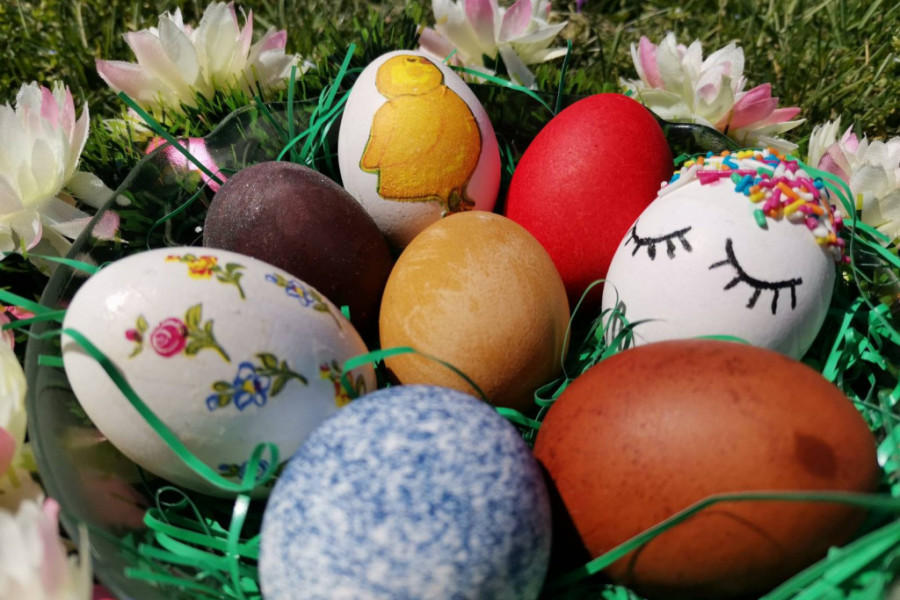 AKO VIDITE JEDNU STVAR NA LJUSCI, ODMAH IH BACITE Evo koliko dugo mogu da stoje jaja posle Ukrsa