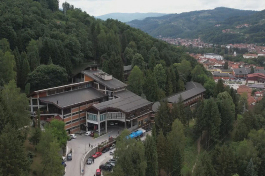 IVANJICA UGOSTILA 500 MALIŠANA SA KOSOVA I METOHIJE Deca koja žive sa mnogim ograničenjima, uz druženje i školicu plivanja proveli fenomenalne trenutke u ovom srpskom gradu