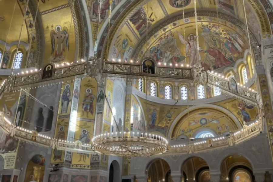 NAJVEĆI LUSTER NA SVETU Srpska Aja Sofija, pored ove impozantne postave, ima mozaik koji na posebnom svetlu stvara iluziju da se sveci kreću (VIDEO)