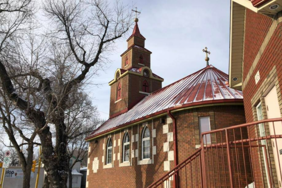 PRVA SRPSKA CRKVA U KANADI Imigranti iz Banata, koji su osnovali srpsku koloniju, stigli su u tamo 1901. godine