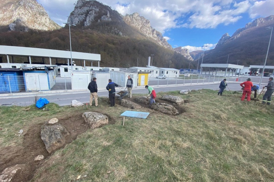 PRONAĐENO NEVEROVATNO ARHEOLOŠKO OTKRIĆE Prilikom radova na proširenju graničnog prelaza, otkrivena nekropola iz srednjeg veka (FOTO)