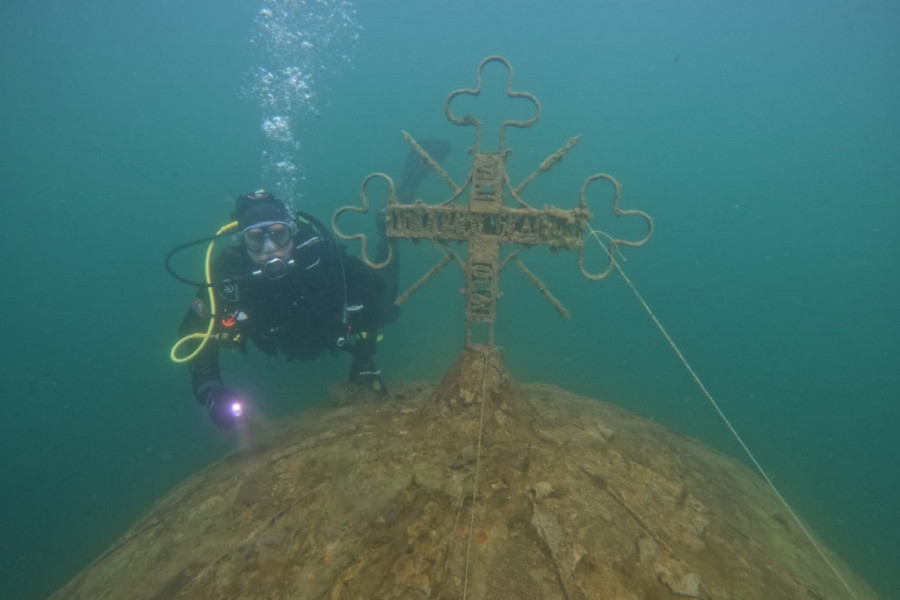 OSTALI ZATEČENI PRIZOROM ISPOD VODE Krst i zidine velike srpske svetinje, ovako sada izgleda potopljena Valjevska Gračanica (FOTO) (VIDEO)