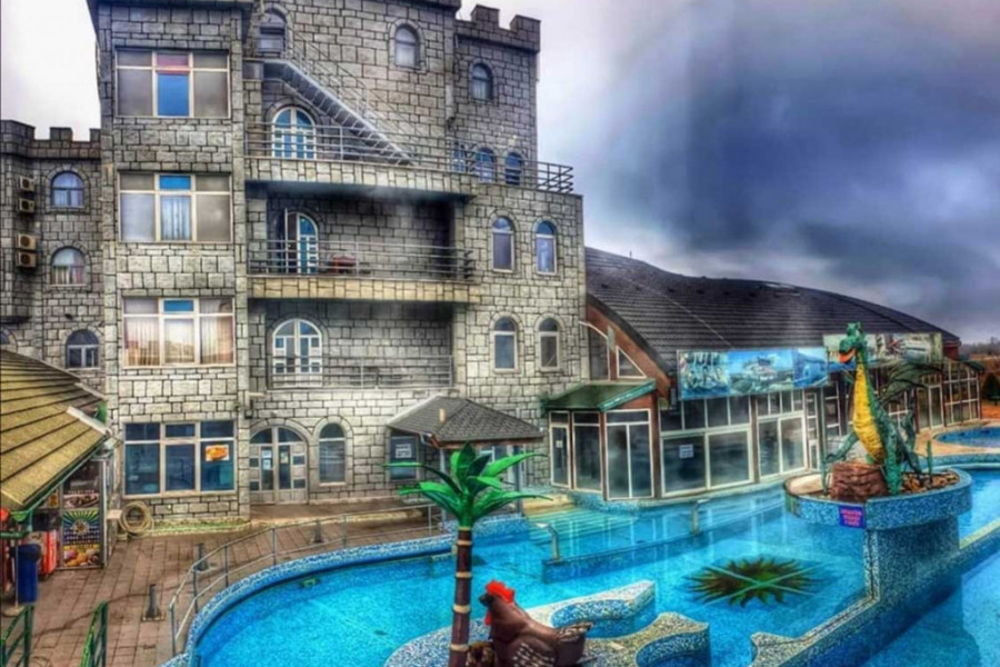 LETNJI I ZIMSKI AKVA PARK U PRELEPOJ BANJI Prelepo mesto koje će vas svojom lepotom i bogatom ponudom očarati i ostaviti bez daha