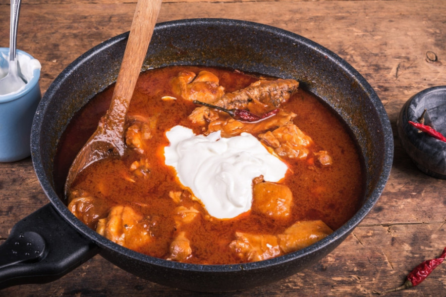 PRAVI TRADICIONALNI PILEĆI PAPRIKAŠ Ako volite slano, ljutkasto, bogato mesom probajte specijalitete mađarske kuhinje (RECEPT)