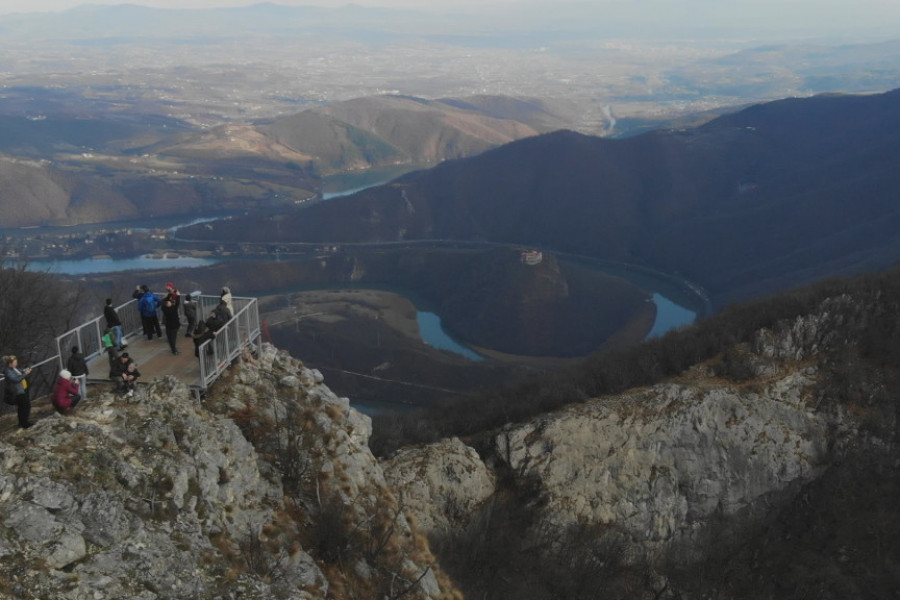 NE TOLIKO POZNAT ALI MOŽDA NAJLEPŠI U SRBIJI Zbog vidikovca na ovoj srpskoj planini turisti iz regiona dolaze u velikim kolonama