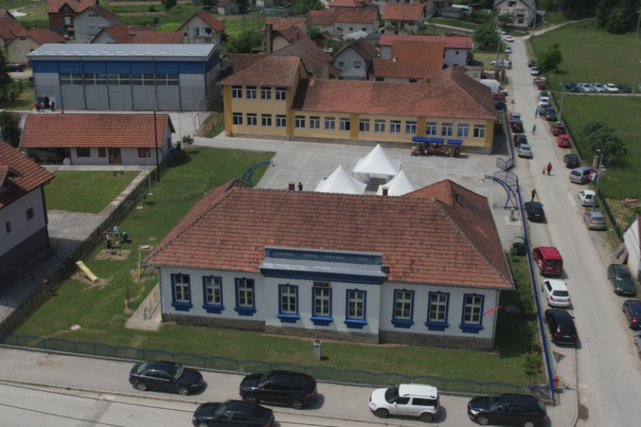 PRVI UČITELJ BIO JE ČUVENI KALUĐER Ovo je "dragačevska Sorbona" koja postoji čitava dva veka i mnogima bila prozor u svet