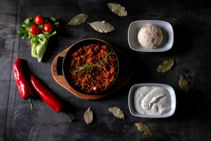 STARI TRADICIONALNI RECEPT ZA ĐUVEČ Naši preci su ga spremali, a zašto ne biste i vi? (RECEPT)