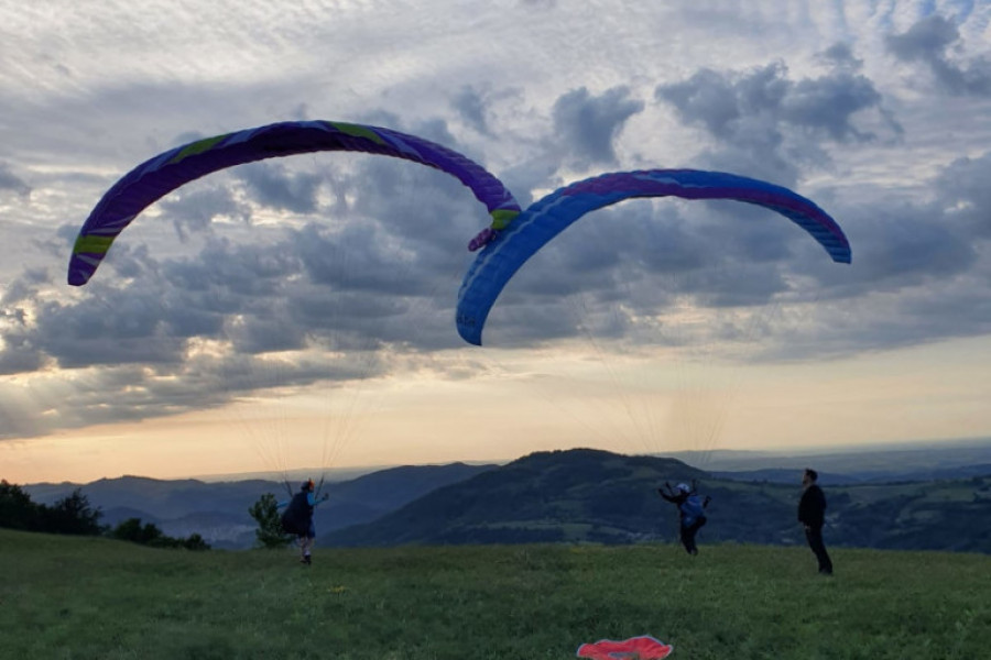 PLANINSKI VRH IDEALAN ZA PARAGLAJDING Ovakve slike nestvarne lepote sa Rajca nikad do sada niste videli (FOTO)