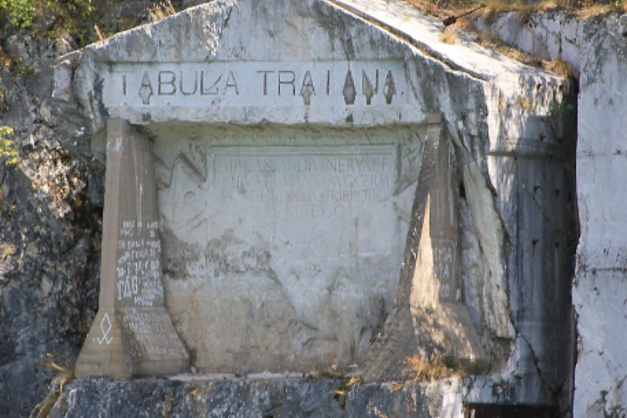 DA LI STE ČULI ZA TRAJANOVU TABLU Spomenik rimskog imperatora na obali Dunava, a ovo je tekst na njemu ispisan