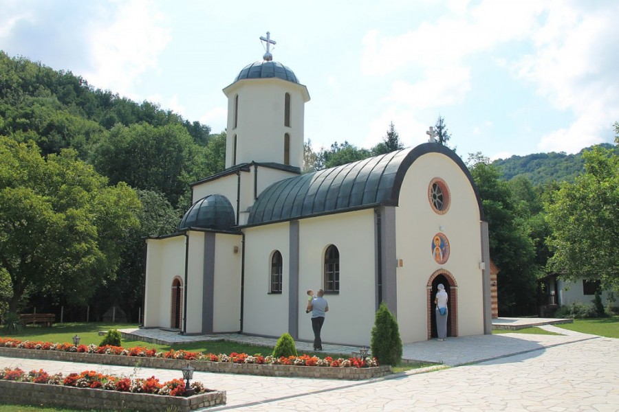 UTOČIŠTE MIRA I SPOKOJA U VELIKIM PČELICAMA Sva tri manastira su zadužbine sestara koje su se nakon Boja na Kosovu nastanile u ovim krajevima i tu i podigle ove svetinje (VIDEO)