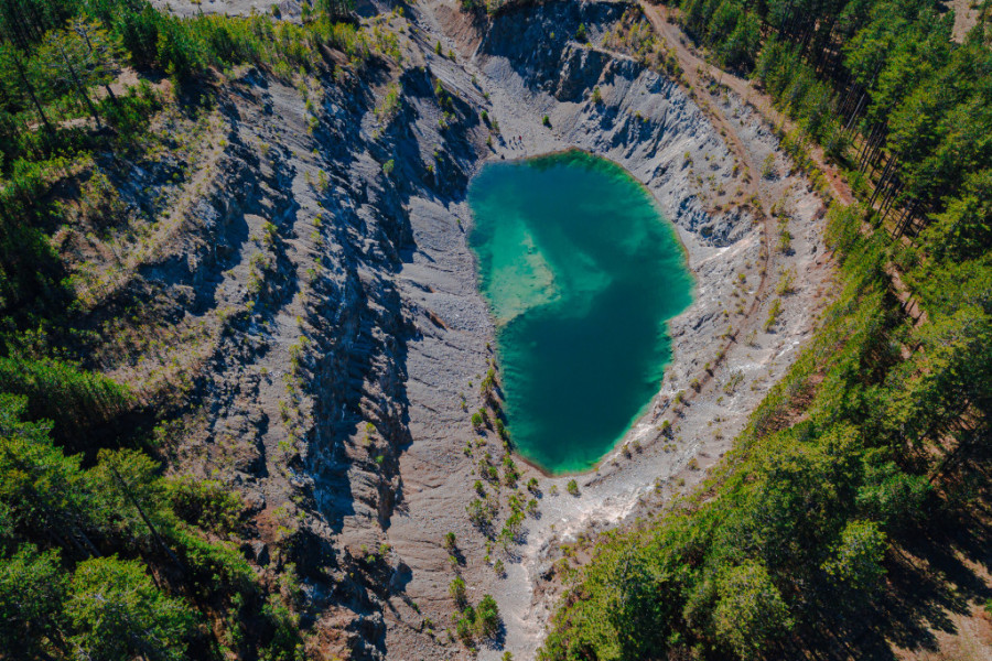 TIRKIZNO PLAVI BISER SRPSKE PLANINE Smešteno u oknu nekadašnjeg rudnika, ovo mesto predstavlja pravi mali raj (VIDEO) (FOTO)