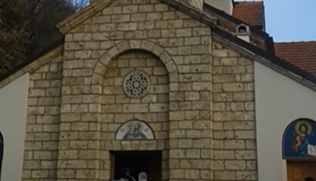 POLA SRBIJE TRAŽI SPAS U STAVAMA Crkva u selu kod Valjeva postala mesto hodočašća teško bolesnih ljudi (VIDEO)