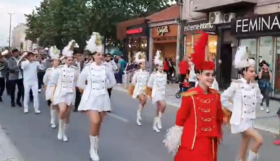 ZABAVNA MANIFESTACIJA SA DUGOM TRADICIJOM I ovogodišnje "Leskovačko leto" počeće defileom mažoretkinja 17. juna od 20 sati i trajaće do 2. jula (VIDEO)