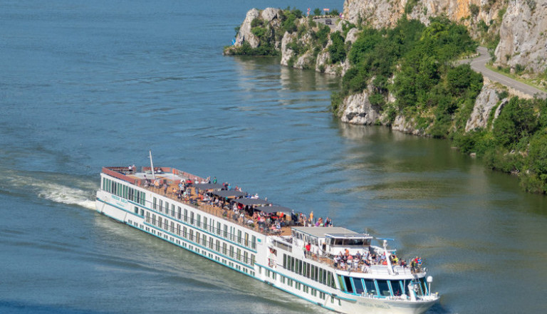 KAO BISER ČISTA I LEPA NA DUNAVU LEŽI TEKIJA Danas je ne samo najlepši gradić na obali Dunava već i najprijatnije mesto za odmor (VIDEO/FOTO)