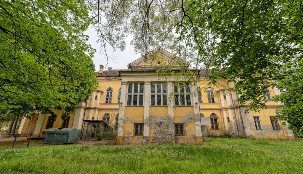 DVORAC LEDEREROVIH, JEDNA OD LEPOTA OVOG MESTA Čoka je 1764. godine postala pravoslavna parohija u Čanadskom protoprezviratu (FOTO/VIDEO)