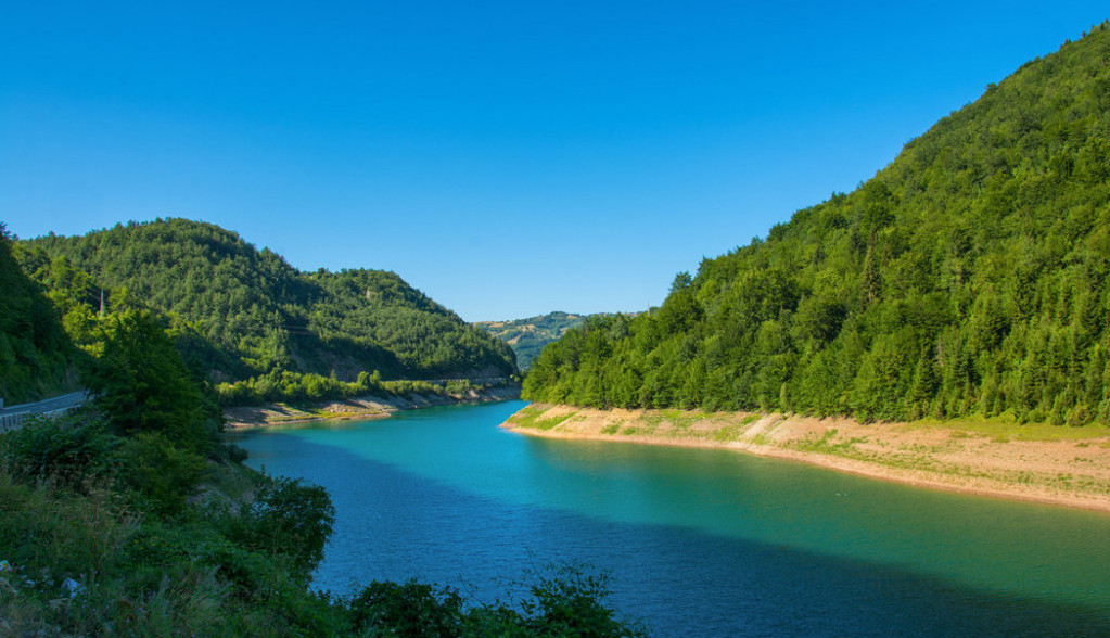 SVOJU SLAVU JE STEKLA NEVEROVATNOM LEPOTOM Rečica koja vijuga kroz prelepe krajolike između Zlatibora i Zlatara ostavlja bez daha (FOTO/VIDEO)