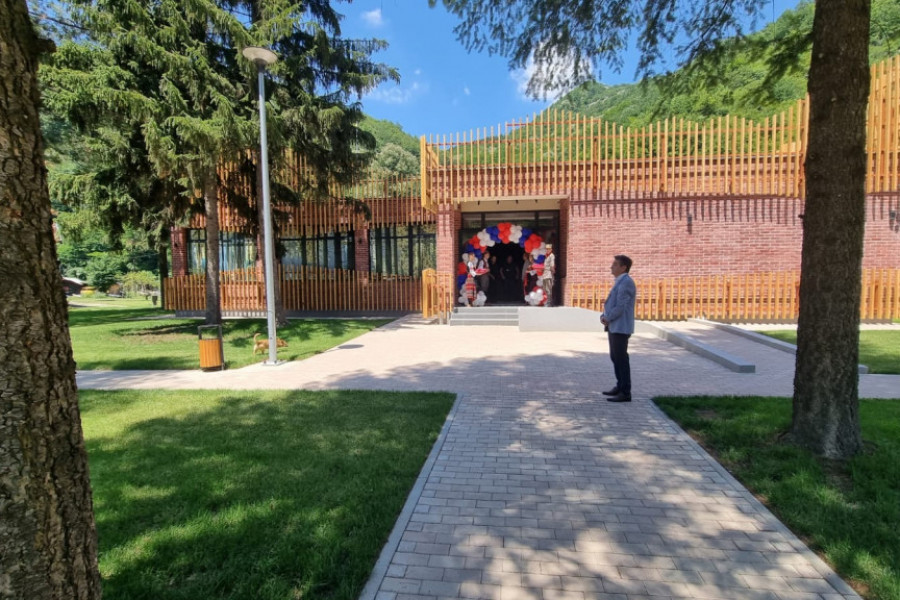 NEKADA SEOSKA ŠKOLA PONOVO ZASIJALA Otvoren Prirodnjački muzej u Ovčar Banji, retki eksponati od velikog edukativnog značaja za buduće generacije (FOTO)