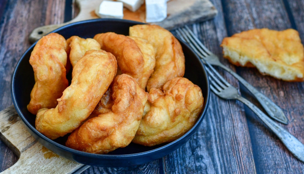 MOGU SE JESTI I SLATKI I SLANI Tradicionalni recept za uštipke koji će vas oduševiti