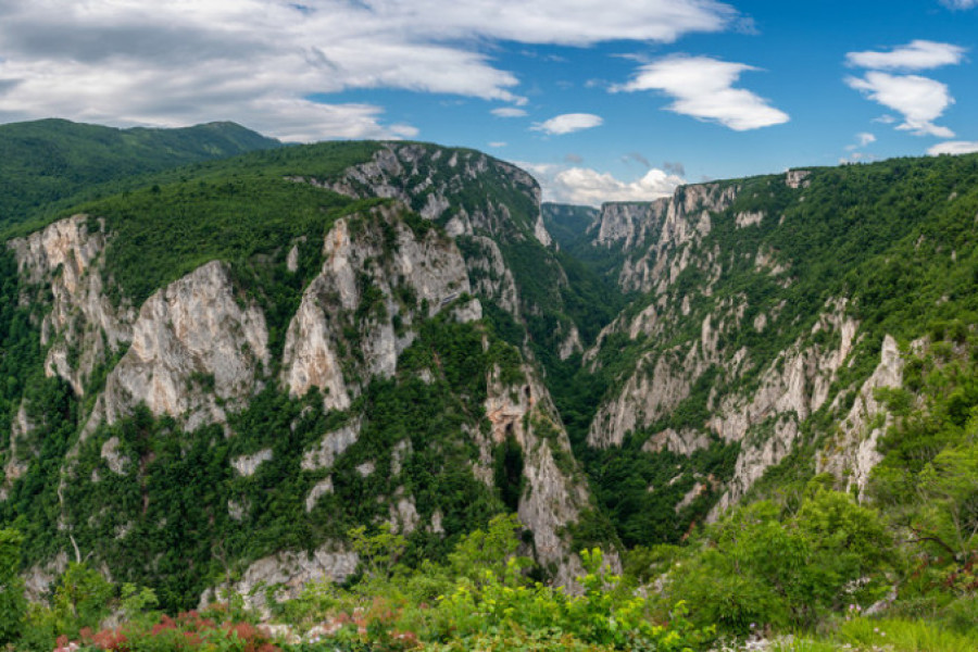 NAJSJAJNIJI UKRAS ISTOČNE SRBIJE Prema predanju, knez Lazar je sa svojim konjanicima ovde boravio nakon Maričke bitke 1371. godine (FOTO/VIDEO)