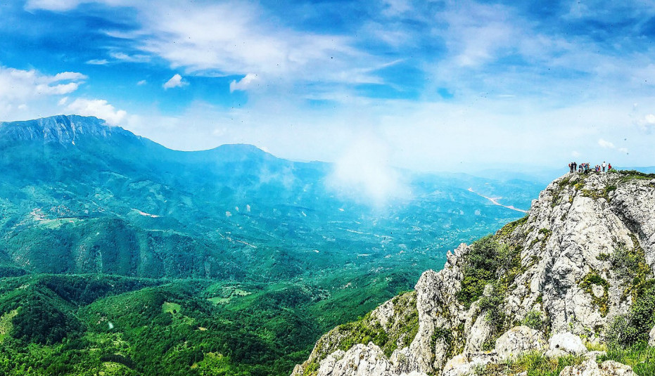 NAJATRAKTIVNIJI VRH SUVE PLANINE Kao da se penjete na Mont Everest, pruža se pogled na gotovo celu jugoistočnu Srbiju (FOTO/VIDEO)
