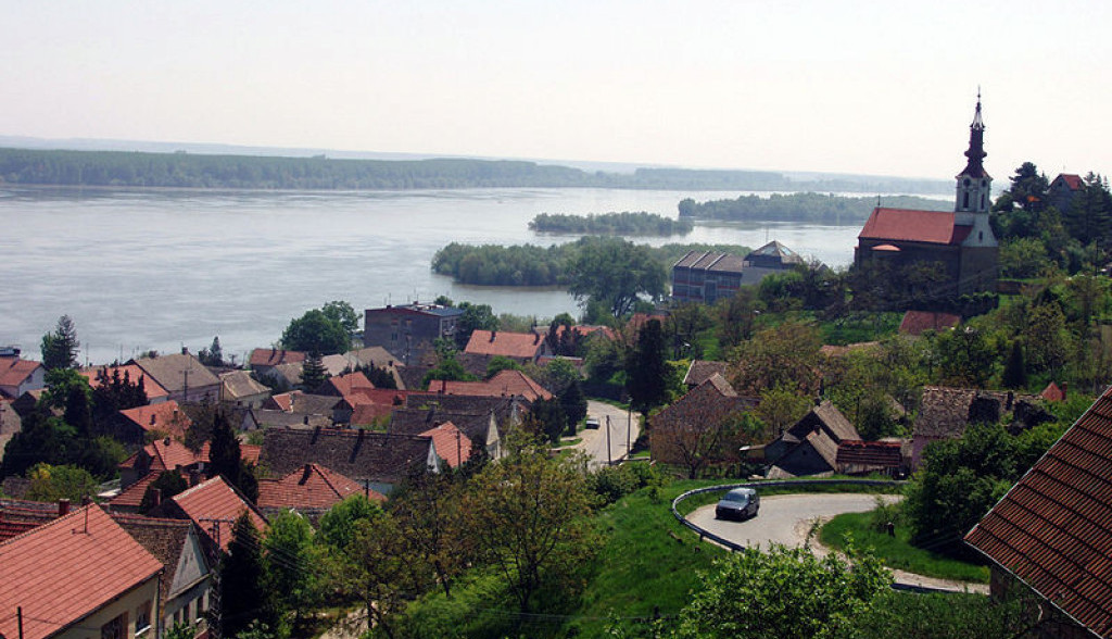 ŠTA VIDETI U SLANKAMENU? Možete ga upoznati i sa vode, rečnim krstarenjem koje vodi i do nezaobilaznog ušća Tise u Dunav (FOTO/VIDEO)