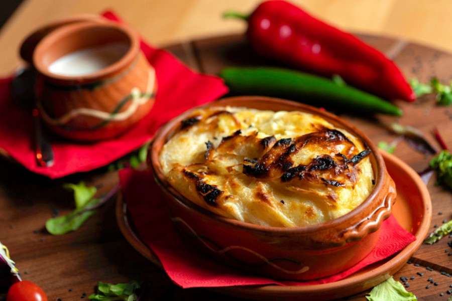 PRAVA SRPSKA GIBANICA SE SPREMA SAMO NA OVAJ NAČIN: Posebnu HRSKAVOST daje joj 1 sastojak za koji DOMAĆICE NE ZNAJU