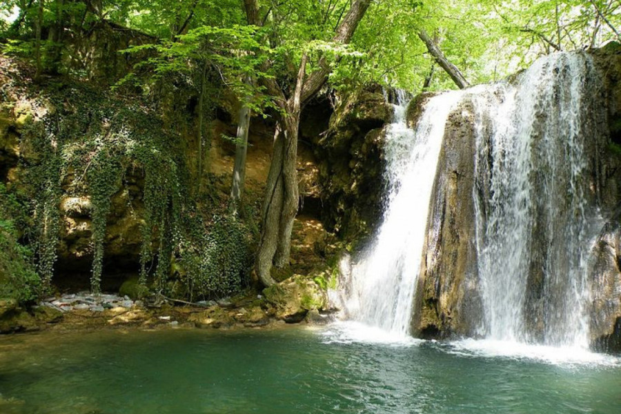 PRIRODNA ATRAKCIJA SMARAGDNE BOJE Ova lepotica Istočne Srbije će vas ostaviti  bez daha! (FOTO/VIDEO)