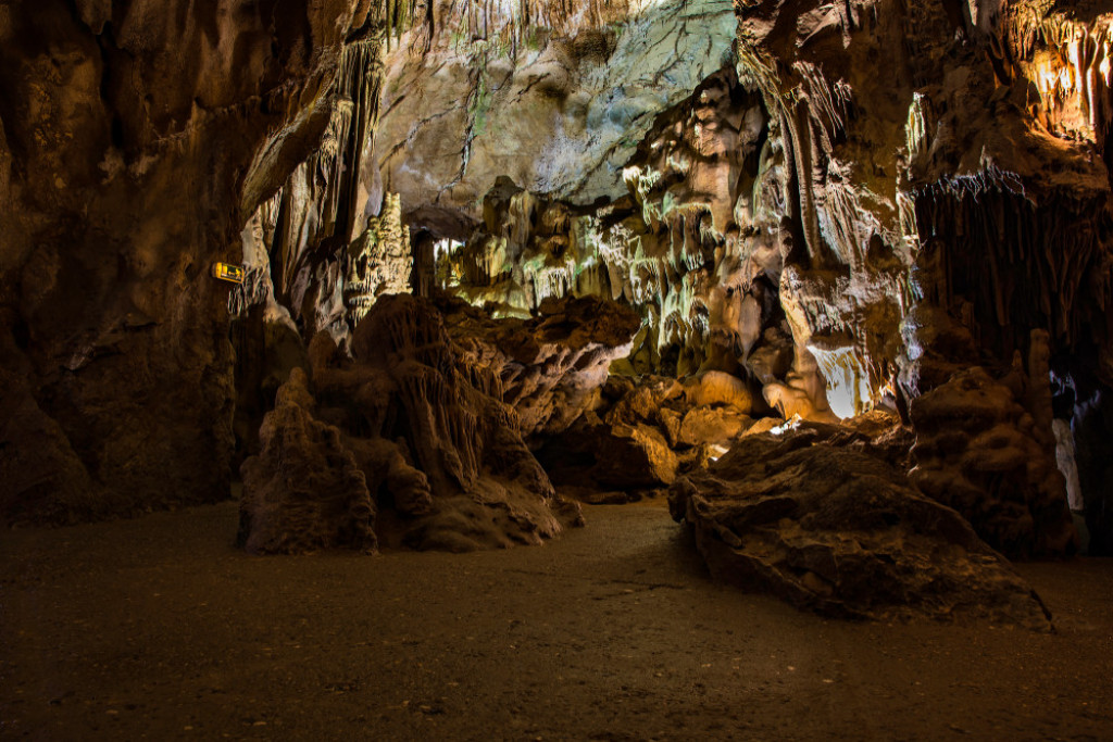 ZA MNOGE JE NAJLEPŠA U SRBIJI Da li ste do sada posetili Divljakovačku pećinu, ako niste onda to morate učiniti što pre - evo i zašto (FOTO)