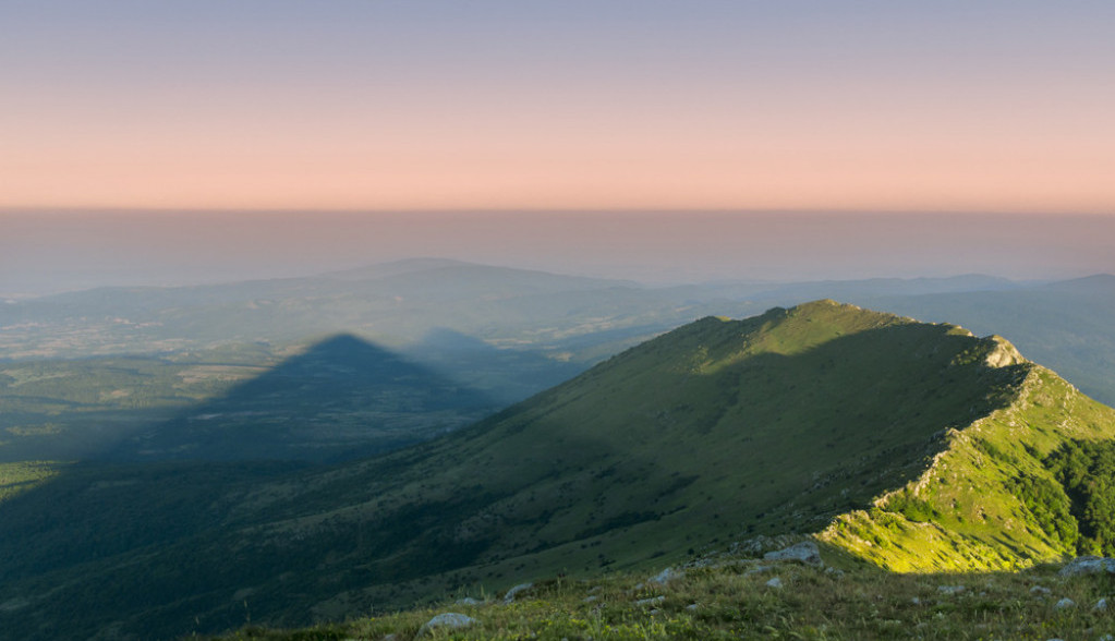 MALO JE PLANINA KOJE BUDE MAŠTU Takozvani "mistični" Rtanj je pravo mesto za sve koji vole izazov (FOTO/VIDEO)