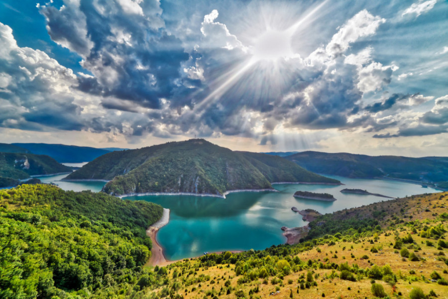 SVOJU SLAVU JE STEKLA NEVEROVATNOM LEPOTOM Rečica koja vijuga kroz prelepe krajolike između Zlatibora i Zlatara ostavlja bez daha (FOTO/VIDEO)