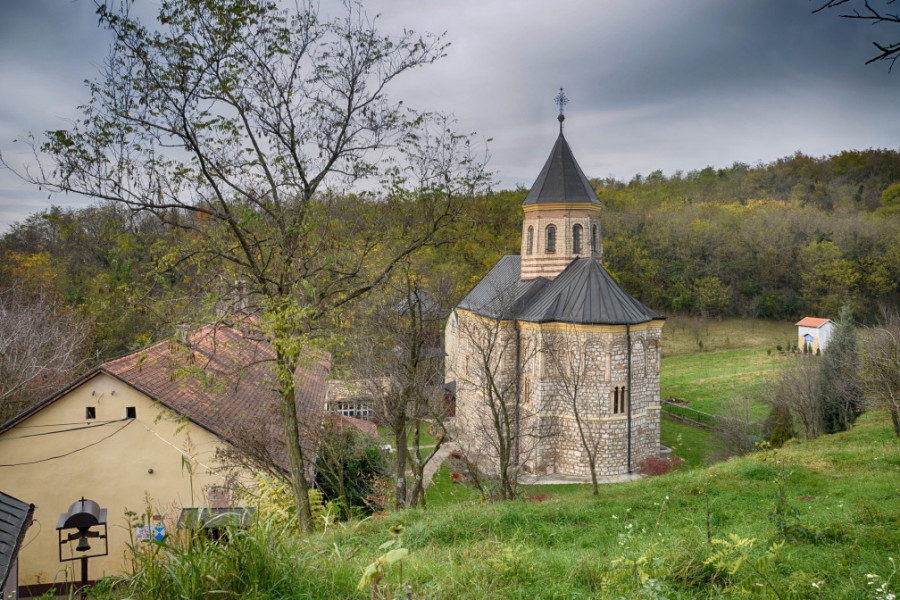 BISER SRBIJE NA FRUŠKOJ GORI Najbolji i najlepši primer srpsko-vizantijskog stila arhitekture u Vojvodini! (FOTO)
