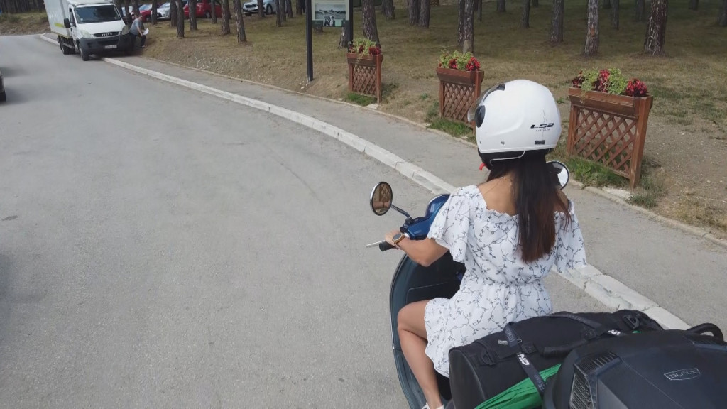 NJENA KANCELARIJA MOŽE BITI CEO SVET Sigurnost Australije menjala je za lepote Srbije i nije se pokajala! (FOTO/VIDEO)