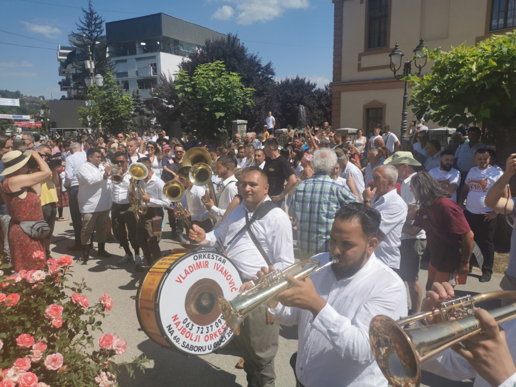 GORI GUČA OVOG VIKENDA! Trube zagrmele kroz Dragačevo, Sabor u Guči nikada nije običan vašar (FOTO/VIDEO)