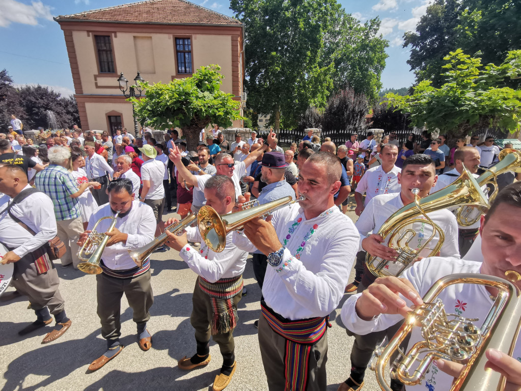 GORI GUČA OVOG VIKENDA! Trube zagrmele kroz Dragačevo, Sabor u Guči nikada nije običan vašar (FOTO/VIDEO)