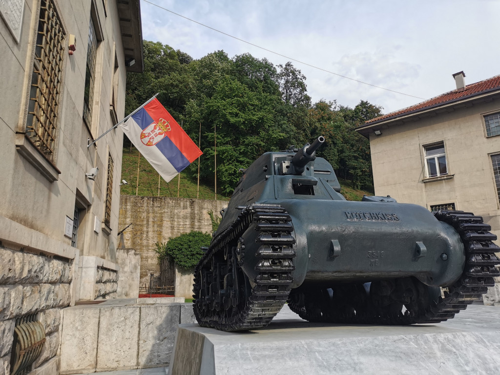 OVAJ TENK DECENIJAMA ČUVA UŽICE Simbol je grada na Đetinji, jedan od 1200 koliko ih je ukupno proizvedeno u svetu (FOTO/VIDEO)