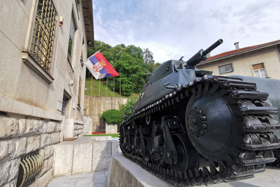 OVAJ TENK DECENIJAMA ČUVA UŽICE Simbol je grada na Đetinji, jedan od 1200 koliko ih je ukupno proizvedeno u svetu (FOTO/VIDEO)