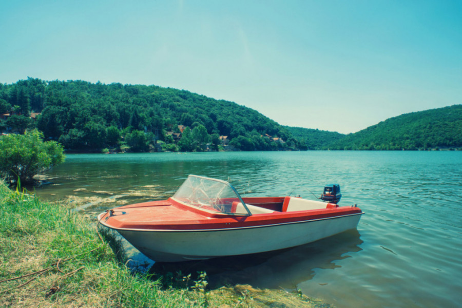 SRPSKO JEZERO KOJE JE IDEALNA ZAMENA ZA MORE nalazi se u blizini jedne od naših najlepših banja: Pitomo, bistro i mirno - savršeno za celodnevna letnja uživanja