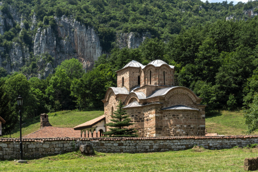 PODIGAO JE SESTRIĆ CARA DUŠANA Ova svetinja jedna je od najvećih i najvrednijih spomenika srpske srednjovekovne kulture
