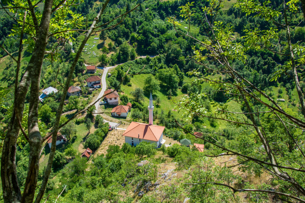 DŽABE NAM SVE OVE LEPOTE, NEMA KO DA RADI Okomita stena čeka svoje 