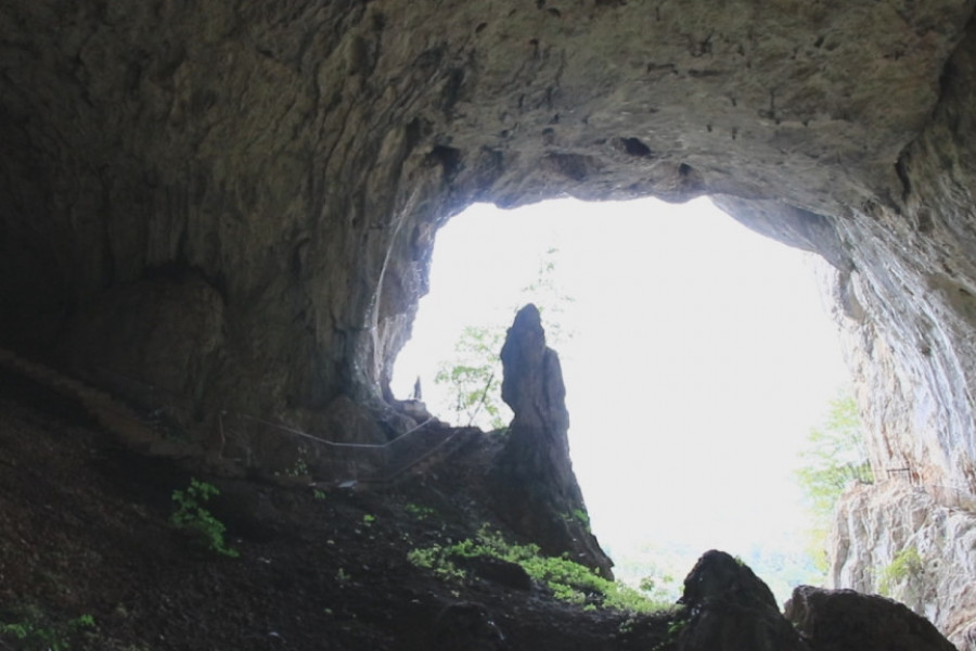 LEGENDA KAŽE DA JE ČUVAJU ZMAJEVI Speleoški dragulj smešten na samo 14 kilometara od centra Užica, ima impozantan ulaz u obliku potkovice (FOTO)