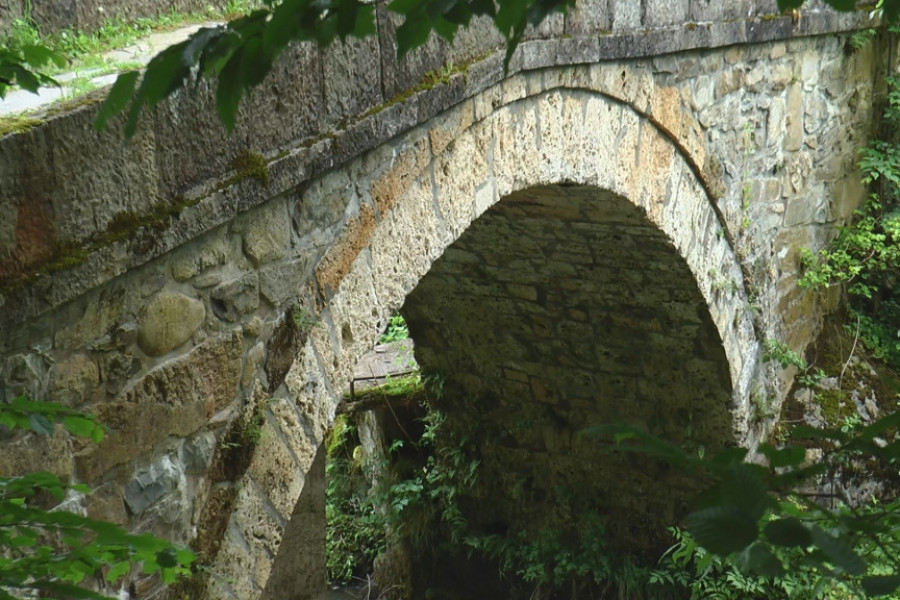 Prizor iz bajke u podnožju planine Golije: Lučni kameni most hrabro odoleva zubu vremena