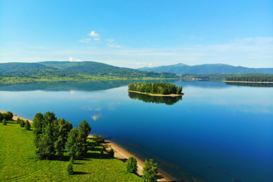 Pet jezera koja bi trebalo da posetite u Srbiji, na jednom se nalaze plutajuća ostrva