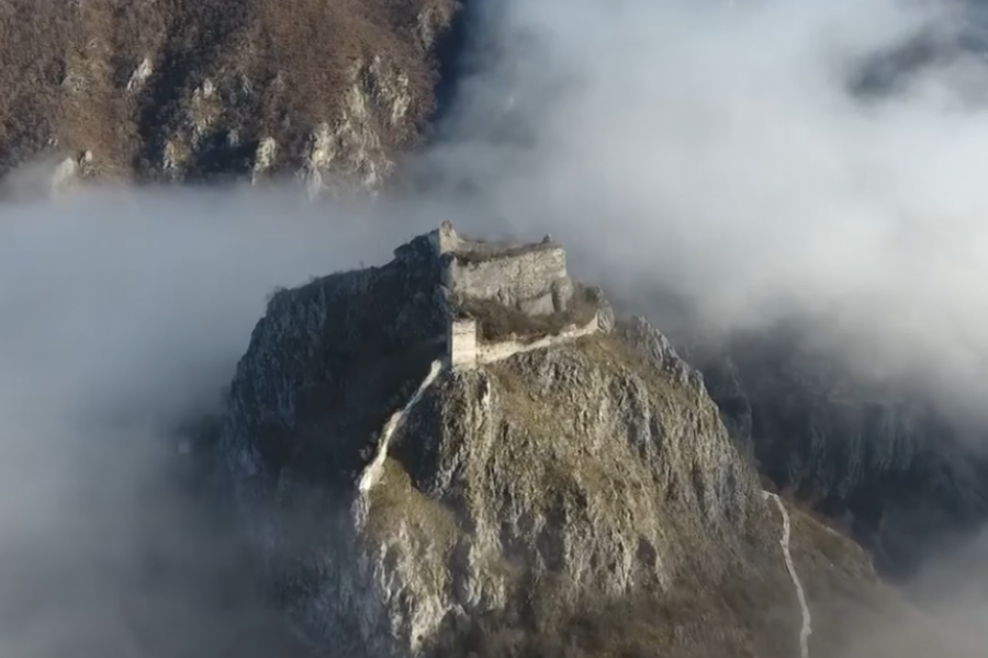 SA NJE SE MOTRILO NA VELIKU SVETINJU Tvrđava Mileševac već vekovima čuva Mileševu od neprijatelja (FOTO/VIDEO)
