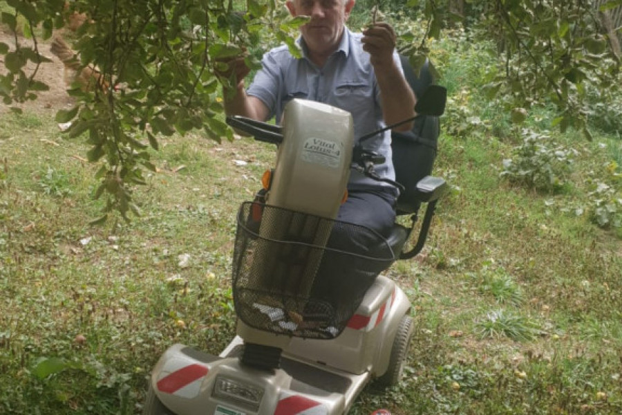 ZBOG SVOJE PORODICE HODA NA RUKAMA! Kada posustanete u životu, setite se ove priče (FOTO/VIDEO)