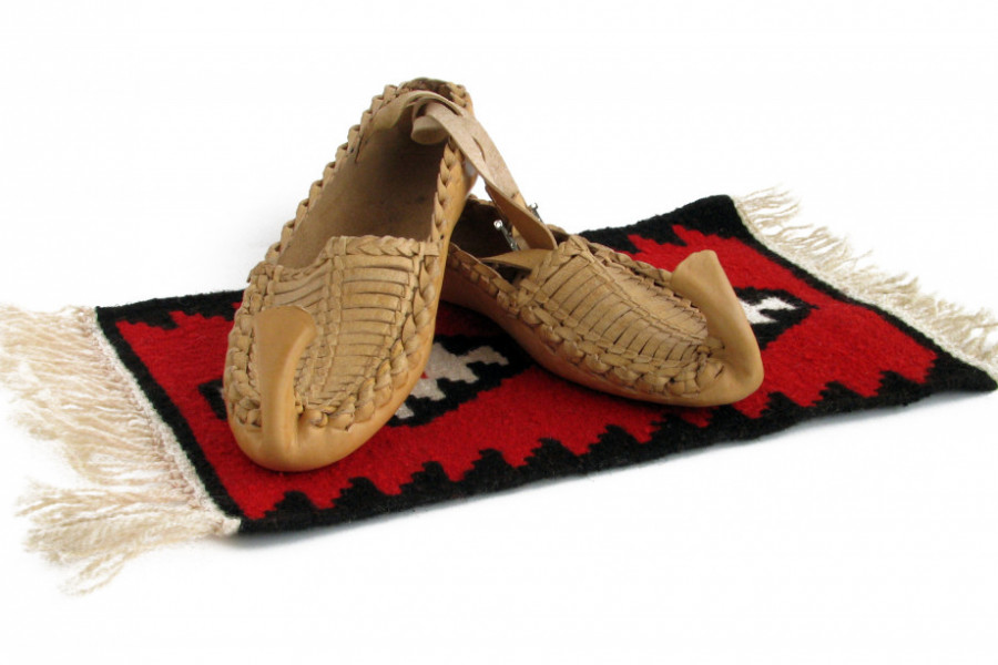 MAJSTORSTVO IZRADE KOJE IZUMIRE Nekada se modelu ove tradicionalne srpske obuće znalo koliko je neko imućan!