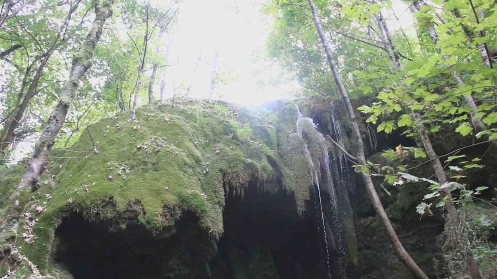 ATRAKTIVAN LOKALITET VREDAN POMENA Staza koja vodi do Vodene pećine pravi je ADRENALINSKI DOŽIVLJAJ (FOTO/VIDEO)
