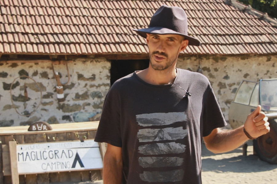 KAKO IZGLEDA KAMP KADA GA PRAVI SVETSKI ČOVEK Kada se arheolog vrati u beogradsku kancelariju više ništa nije isto (FOTO/VIDEO)